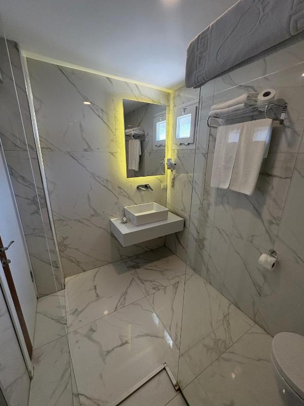 Standard Twin Room with Sea View image 3