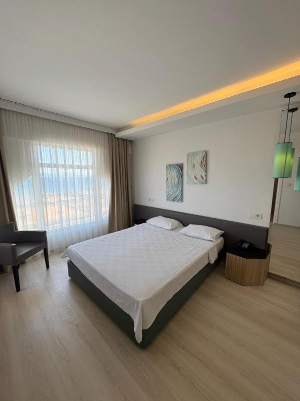 Standard Double or Twin Room image 4