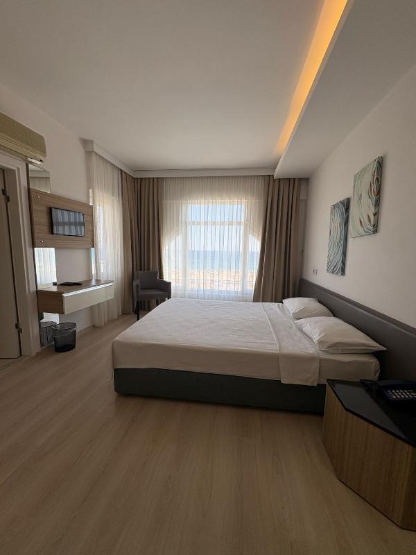 Standard Double or Twin Room image 3