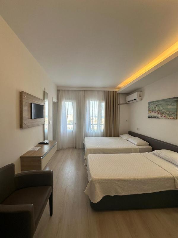 Standard Triple Room image 1