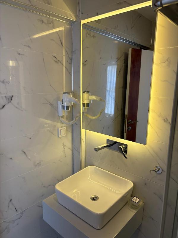 Suite with Sea View image 3