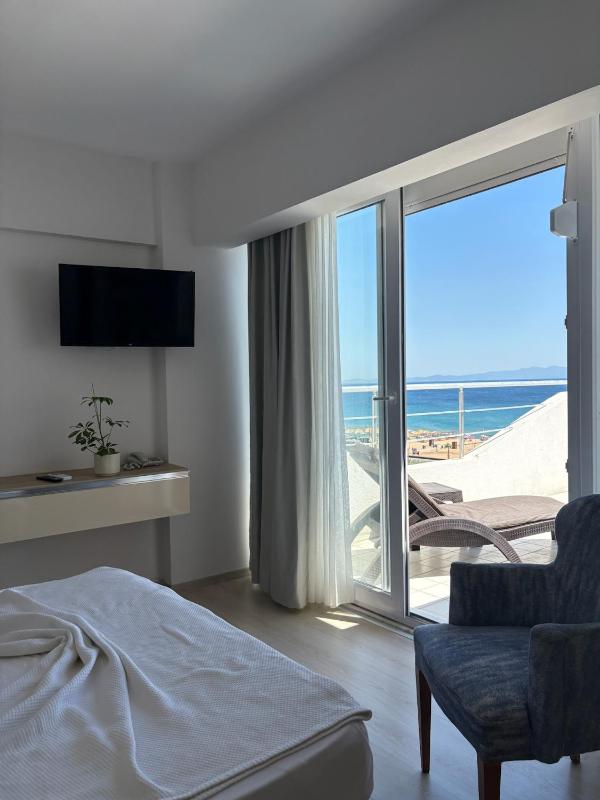 Suite with Sea View image 1