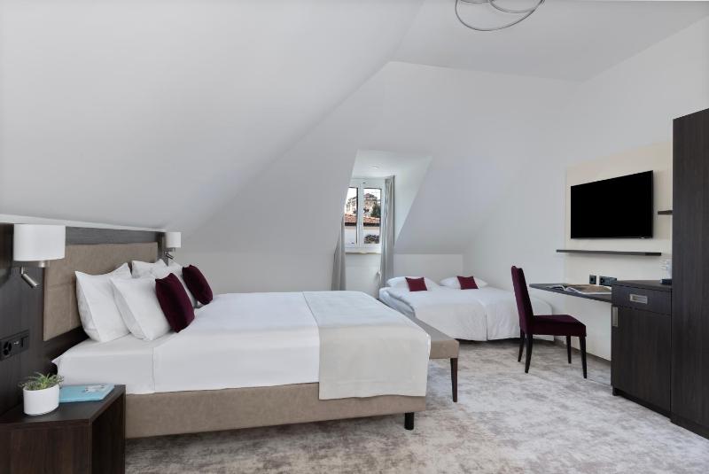 Triple Room image 4