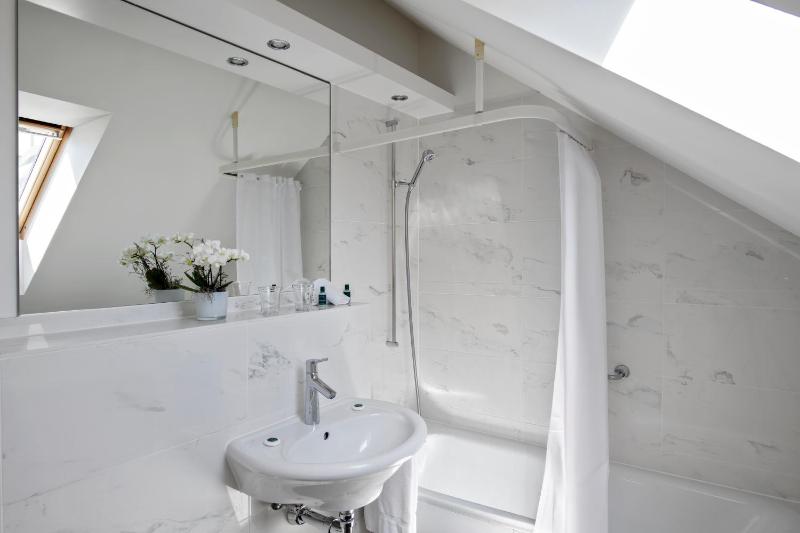 Triple Room image 3