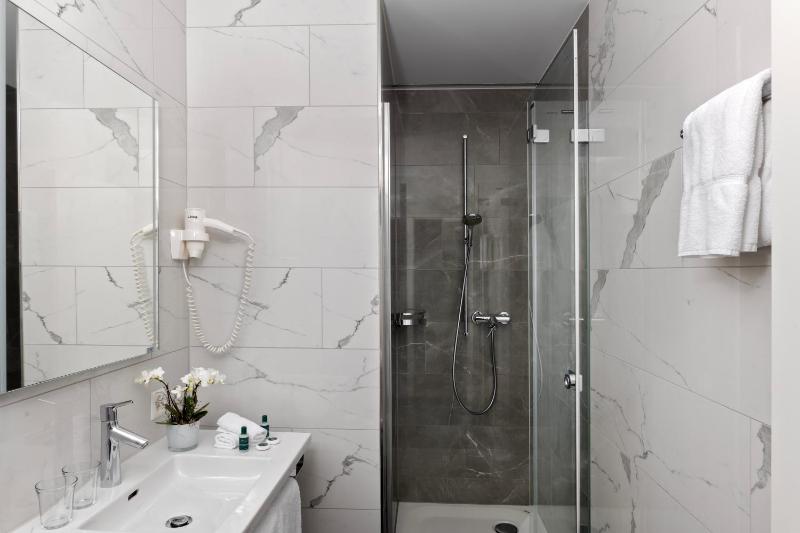 Superior Double Room with AC image 3