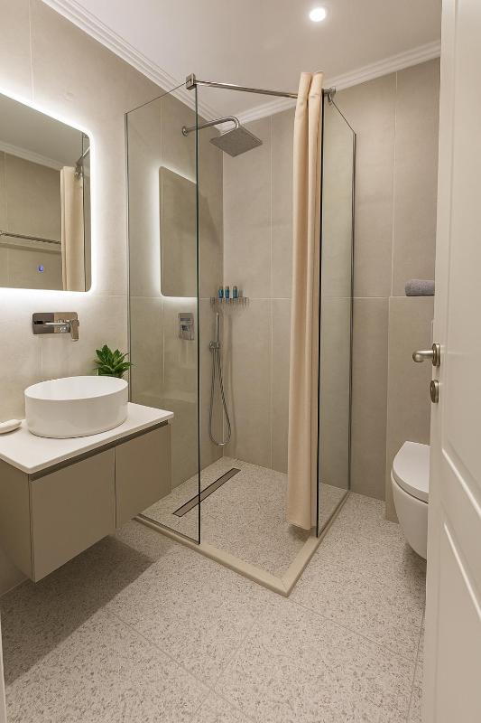 Double or Twin Room image 4