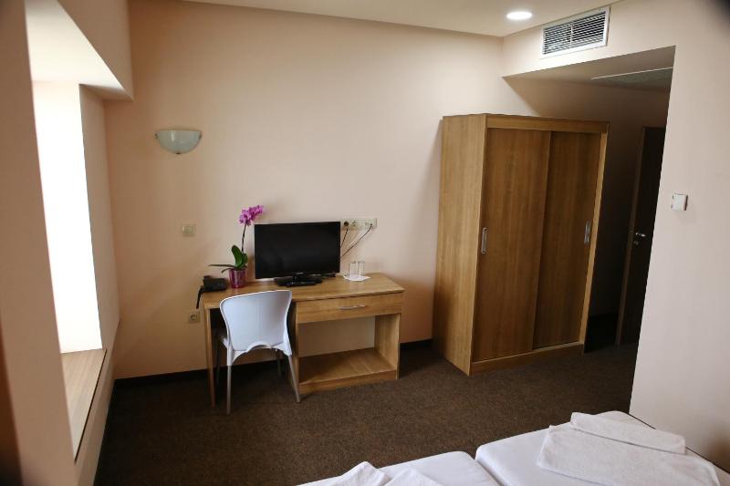 Hotel Iris - image 33