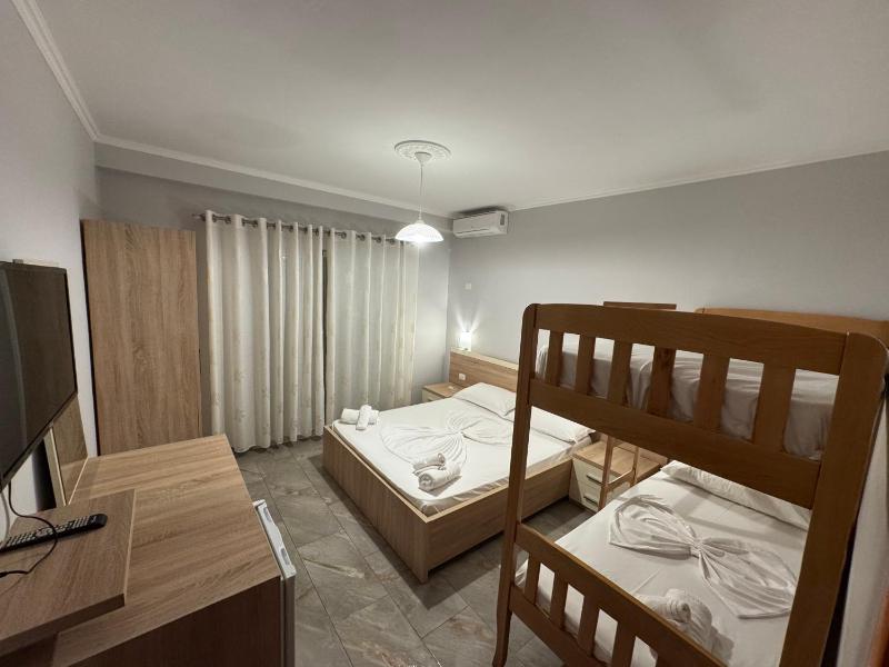 Quadruple Room image 4