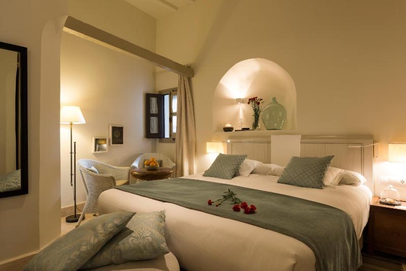 Superior Double or Twin Room image 4