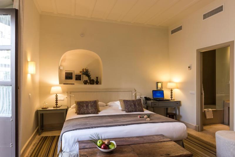 Superior Double or Twin Room image 3