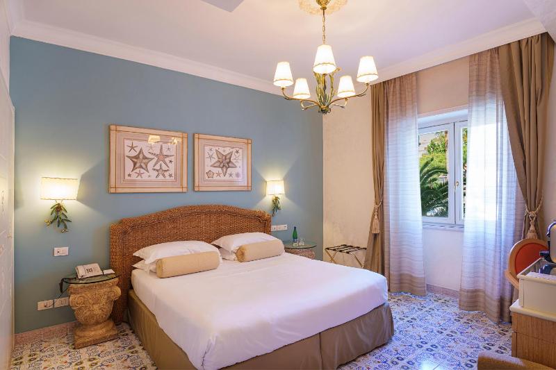 Double Room image 1