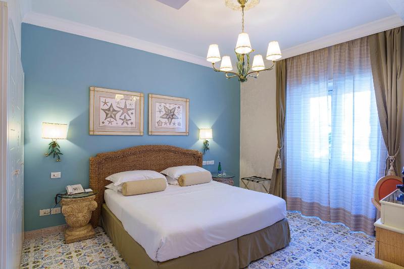 Double Room image 4