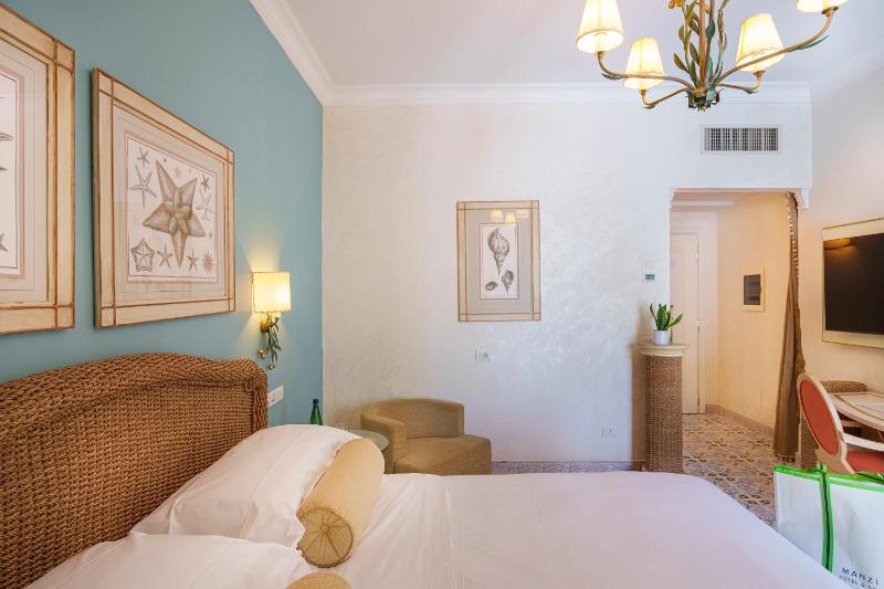 Superior Double Room image 4