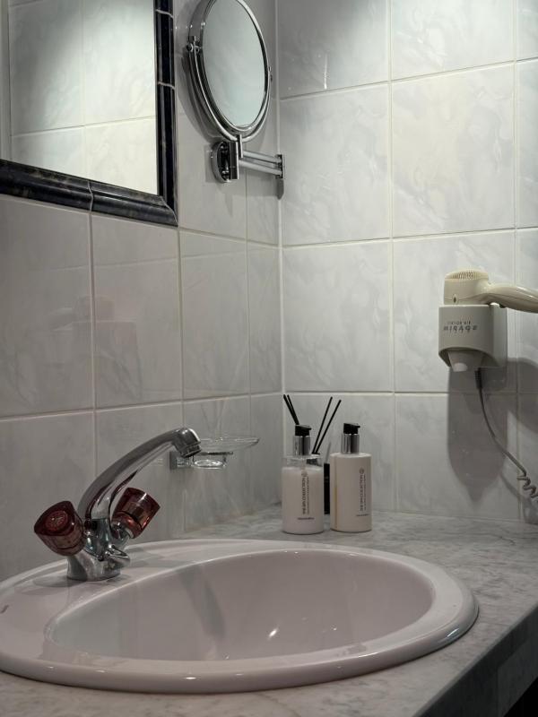 Double Room with Balcony image 1