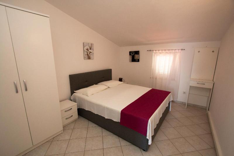 Two-Bedroom Apartment with Balcony and Sea View image 4