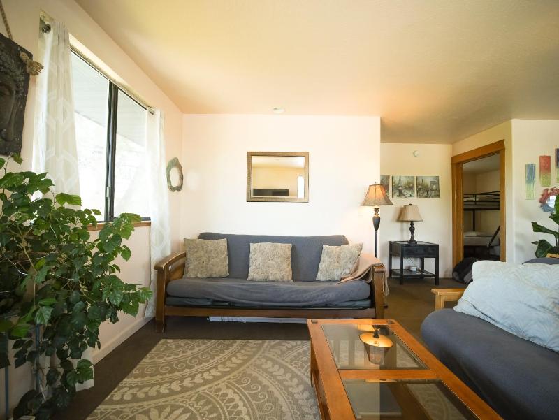 Quadruple Room with Shared Bathroom image 3