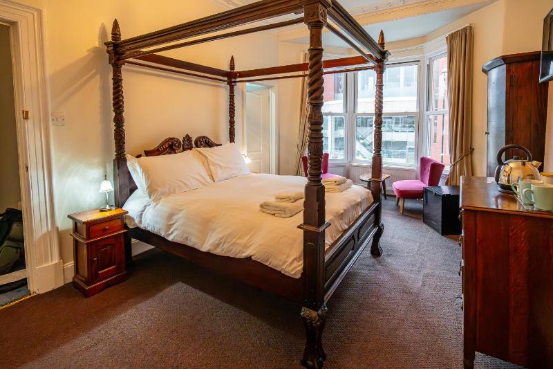 Superior King or Twin Room image 1