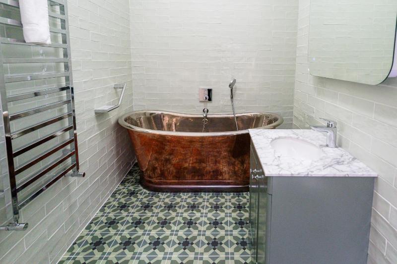Superior King or Twin Room image 3