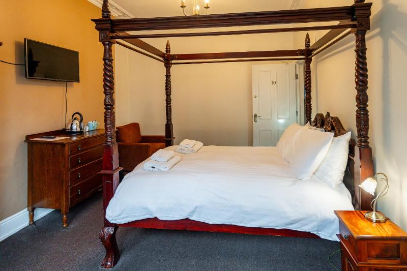 Superior King or Twin Room image 2