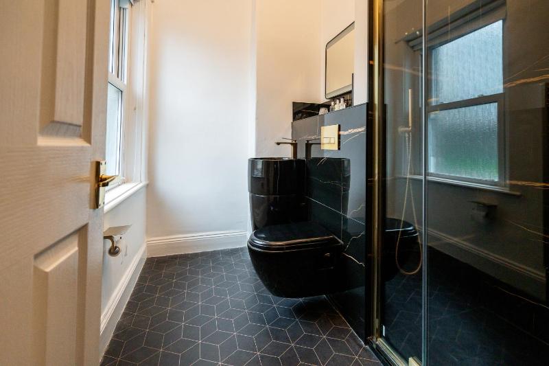 King Room image 3