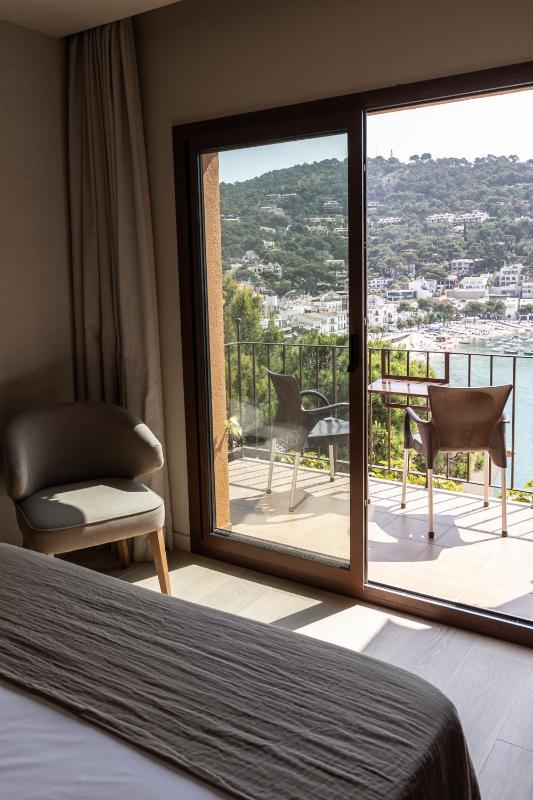 Double Room with Sea View image 1