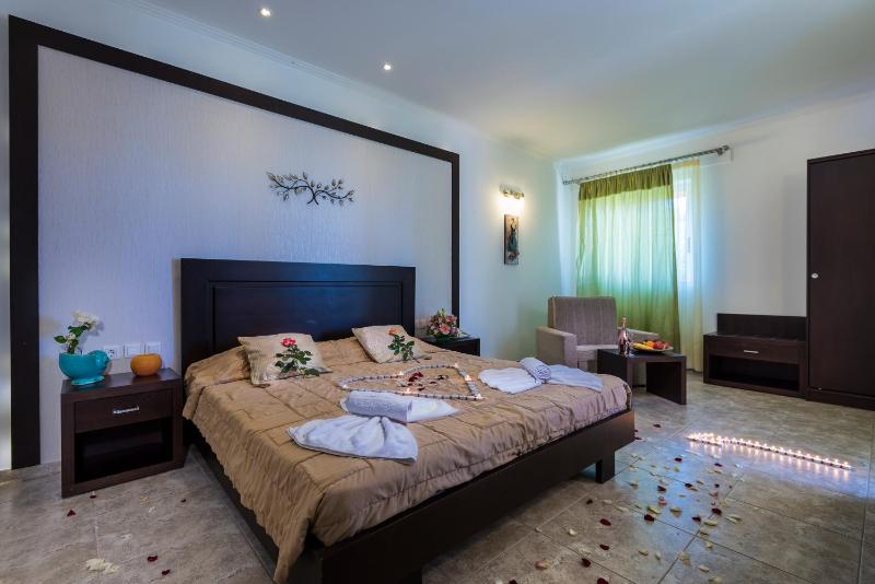 Honeymoon Room image 3