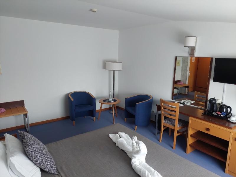 Junior Suite with Free Health Club Acess image 4