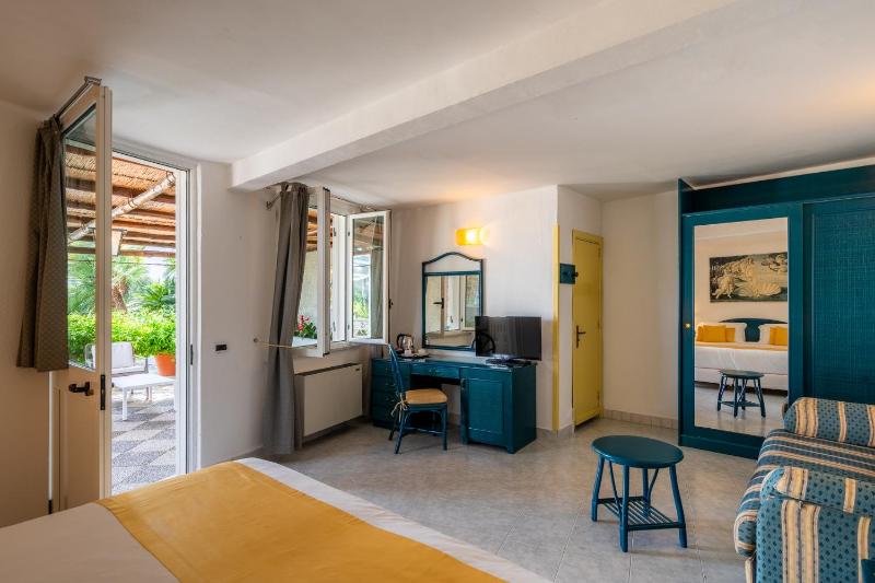 Junior Suite with Access to Thermal Park image 2