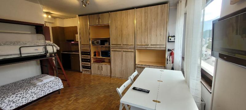 One-Bedroom Apartment image 2