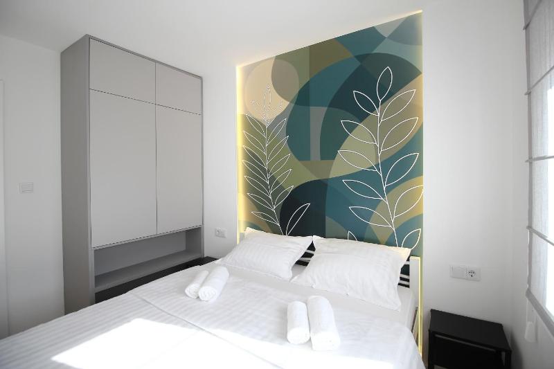 One-Bedroom Apartment image 3