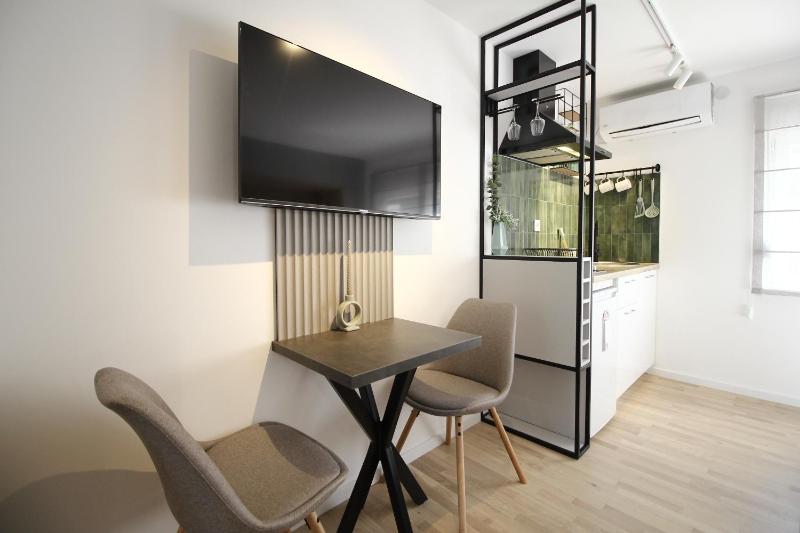 Studio Apartment image 1