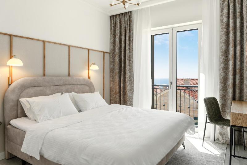 One Bedroom Residence Sea View image 4