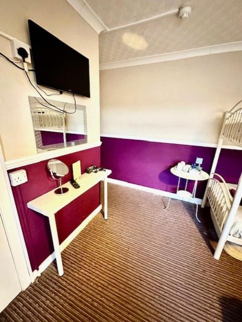Family Room image 2