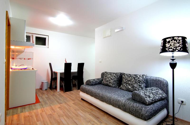 Studio (3 Adults) image 4