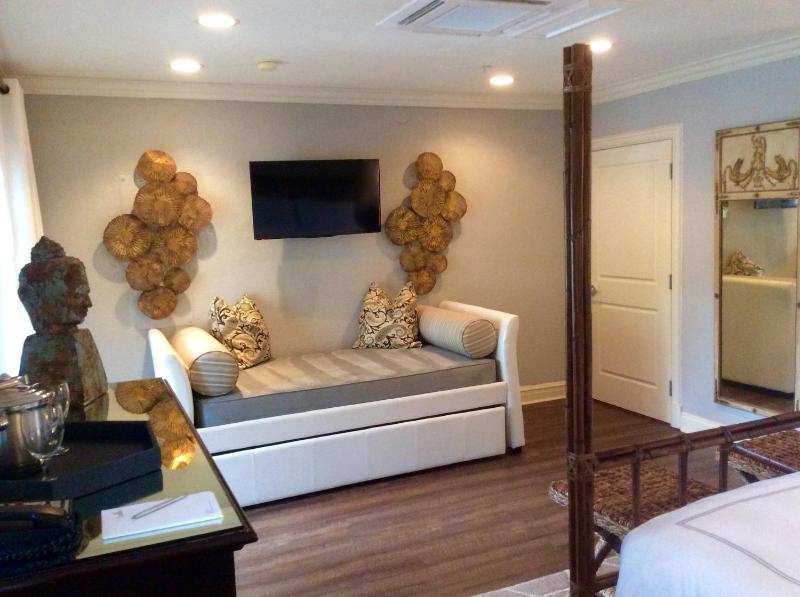 King Suite with Pool View image 2