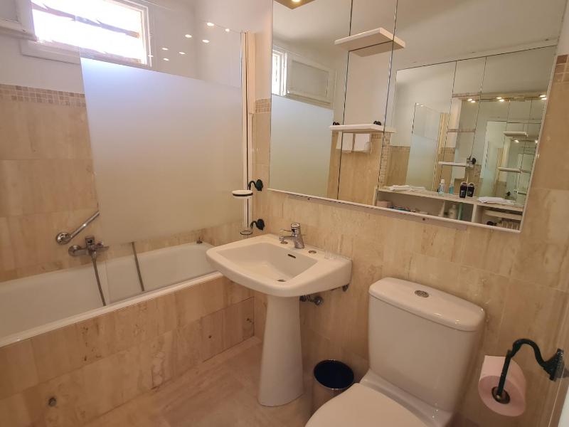 Villa 5 pièces avec piscine et vue mer à Grimaud - FR-1-780-79 - image 2