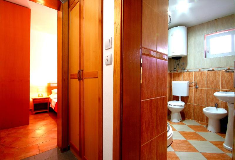 One-Bedroom Apartment image 3