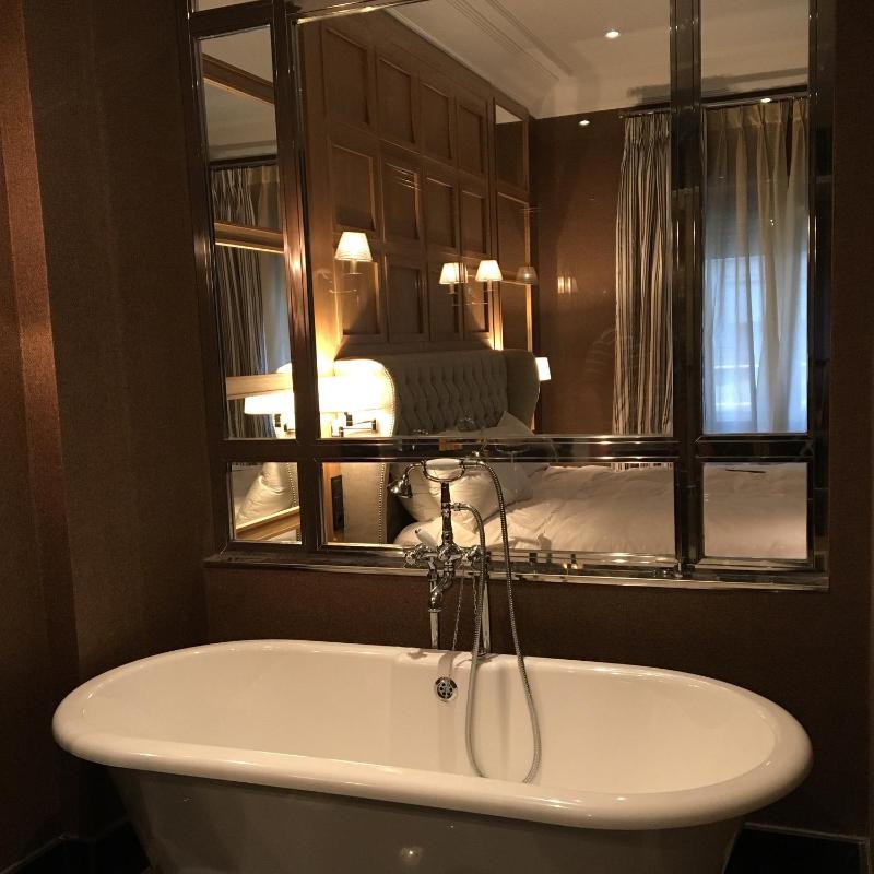 Deluxe Suite image 4