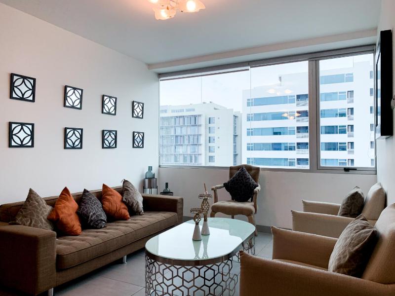 Suite de lujo cerca al aeropuerto terminal mall sol - image 2