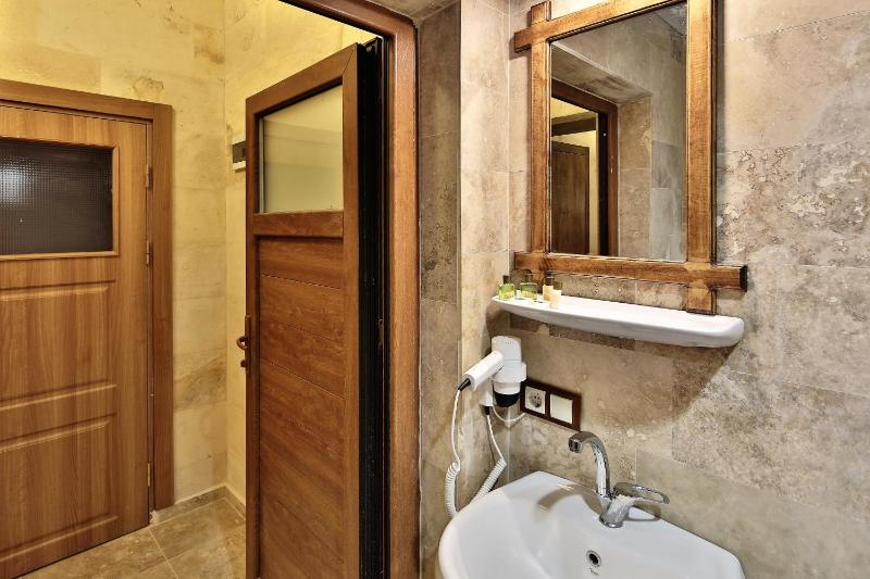 Twin  Stone Room  image 3