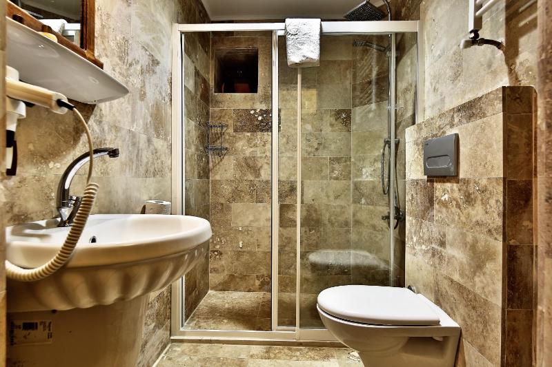 Twin  Stone Room  image 2
