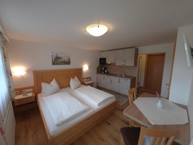 Studio with Balcony image 4