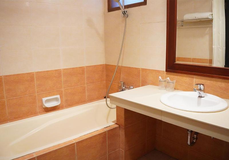 Travellers Suites Serviced Apartments - image 26