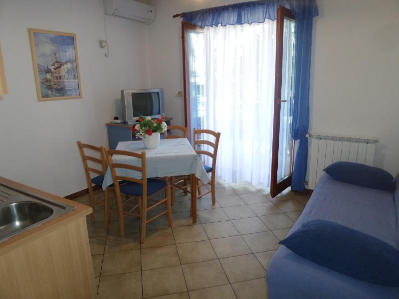 One-Bedroom Apartment image 2