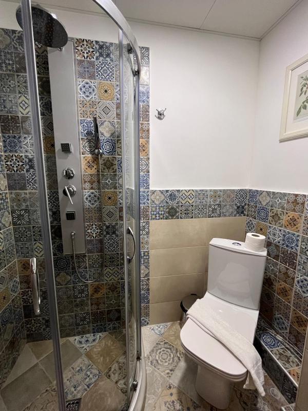 Stylish Orange Flat | Central & Metro - image 16