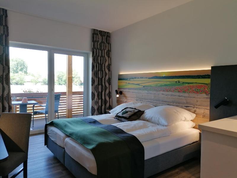 Double Room with Lake View image 1