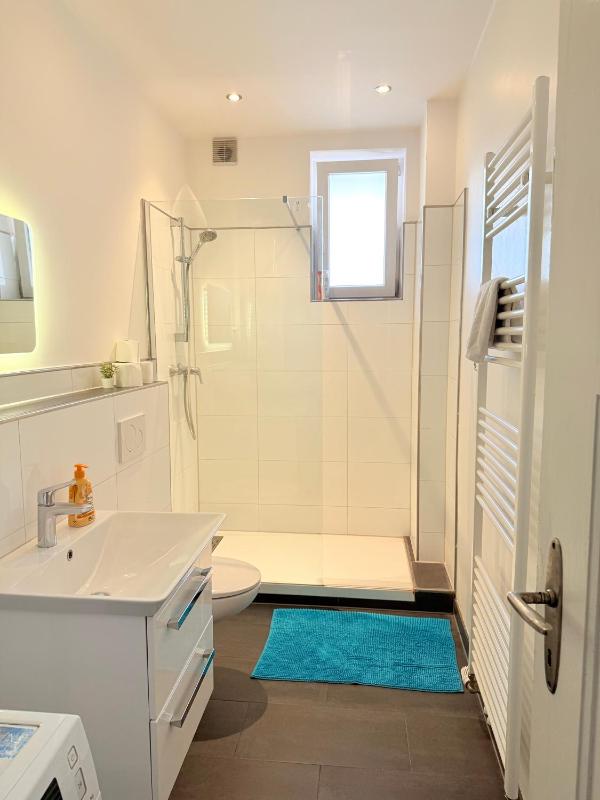 Standard Double Room with Shared Bathroom image 3