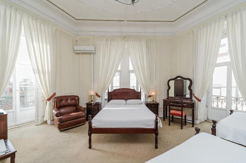 Family Room with Private Bathroom image 2