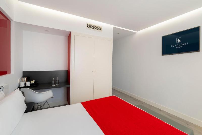 Double Room with Terrace image 4