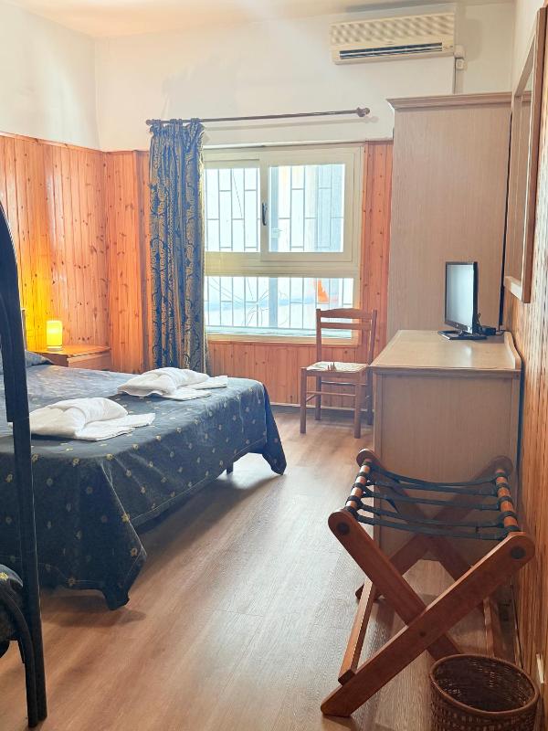 Economy Double or Twin Room image 2